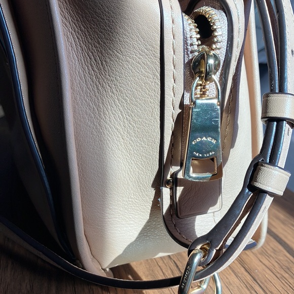 Coach Dreamer - Picture 8 of 17